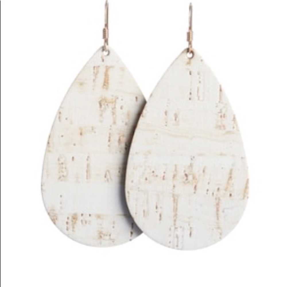 NICKEL & SUEDE WHITE CORK LEATHER EARRINGS!💕